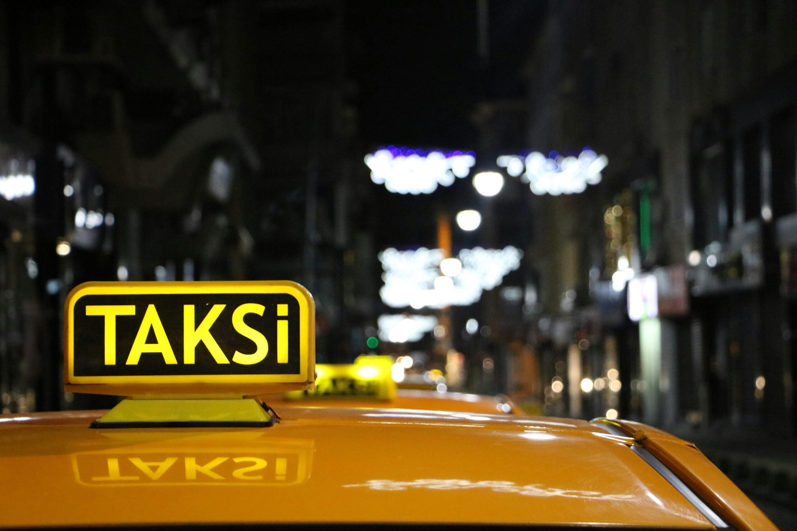 Atlas Taksi Mersin - Modern ve temiz taksi aracı Yenişehir'de profesyonel ulaşım hizmeti